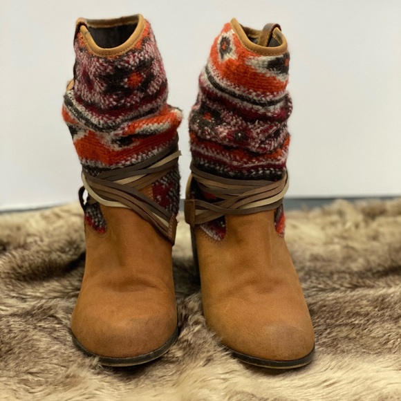 Steve Madden Aztec Print Cowboy Boots 